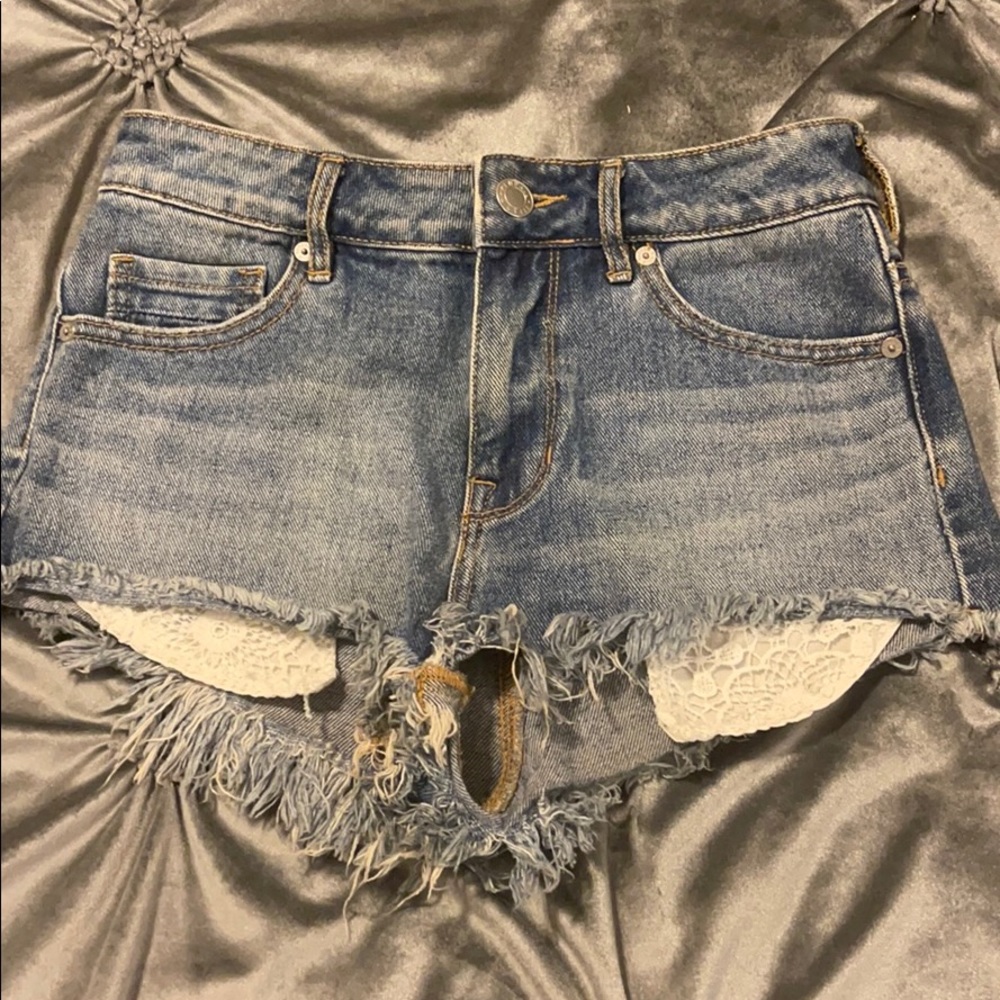 High waisted Jean shorts with lace pockets